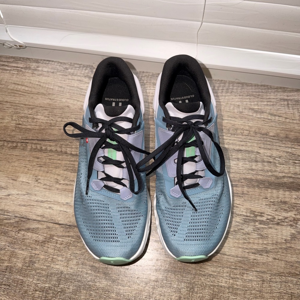 On Running Women’s 8.5 Cloudstratus 3